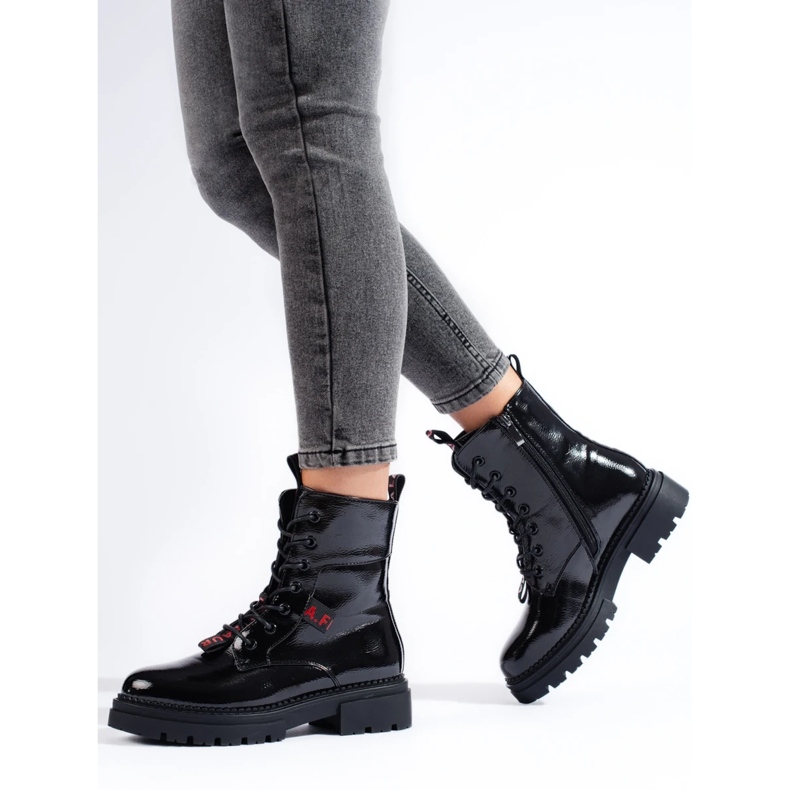 Ženski Shelovet na crno, lakirana koža 1