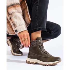 Smeđe ženske čizme s platformom zelena 1