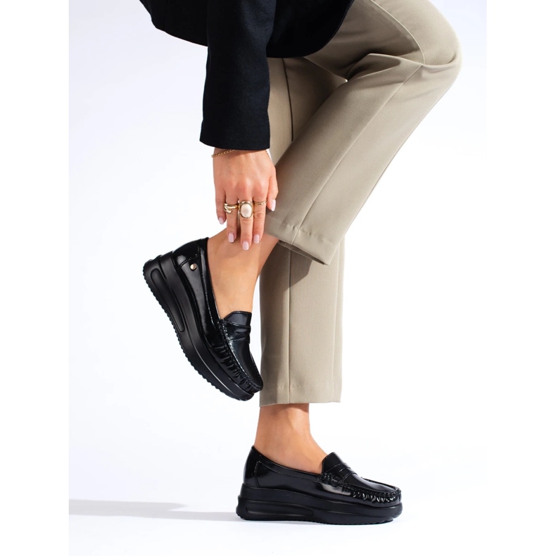 Lakirane crne mokasinke na debeloj Shelovet platformi crna 1