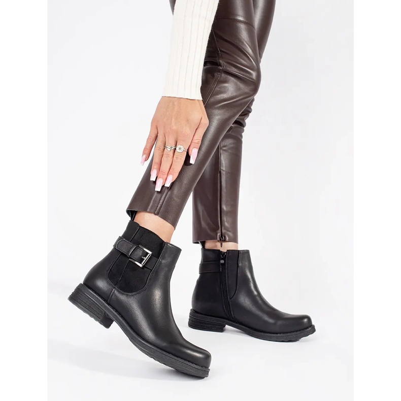 Crne ženske gležnjače s kopčom na nisku petu crna 1