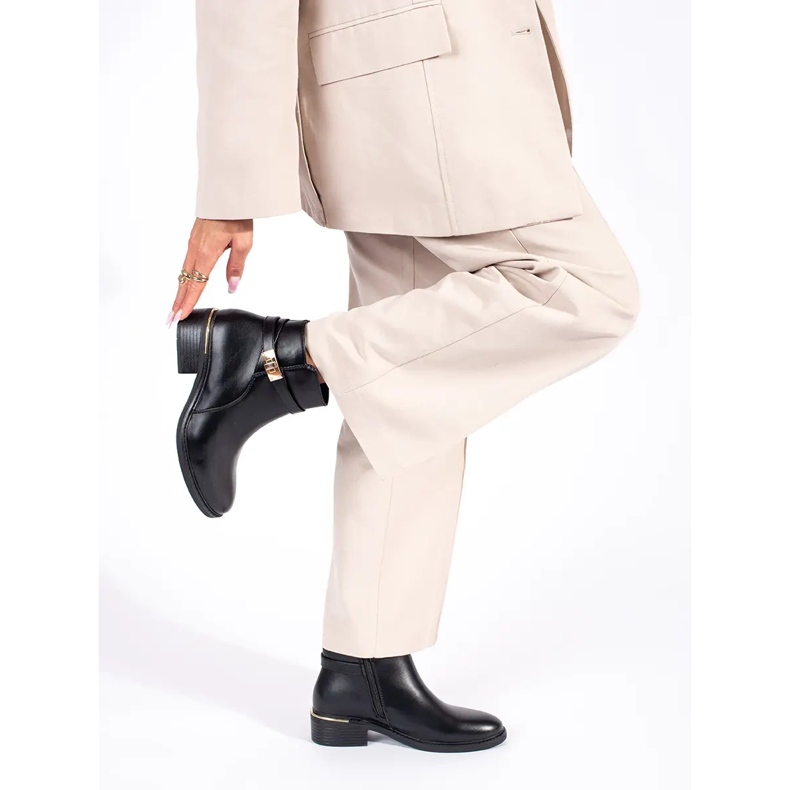 Crne ženske gležnjače sa zlatnim elementima crno 2