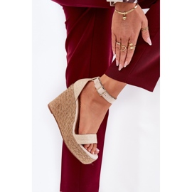 Ženske sandale na klin s pletenicom, bež 2