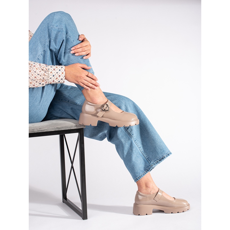 Lakirane bež mokasinke s debelim potplatom 1