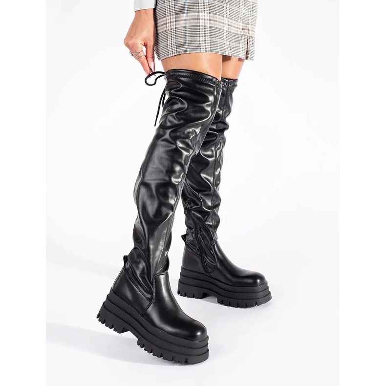 Crni mušketiri na platformi crna 1