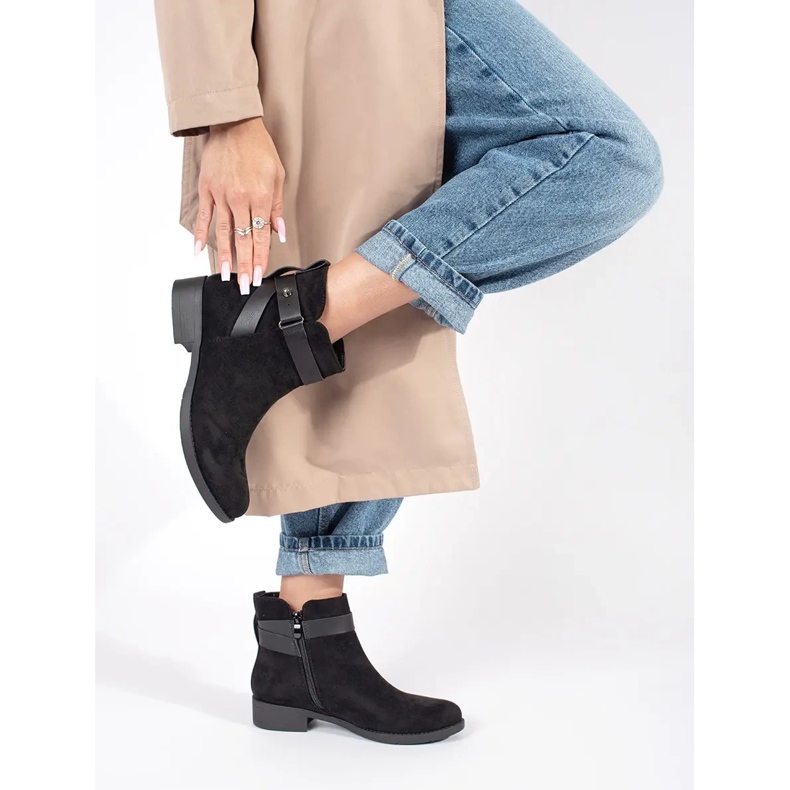 Ženske crne gležnjače od brušene kože s ukrasnim remenom crna 1