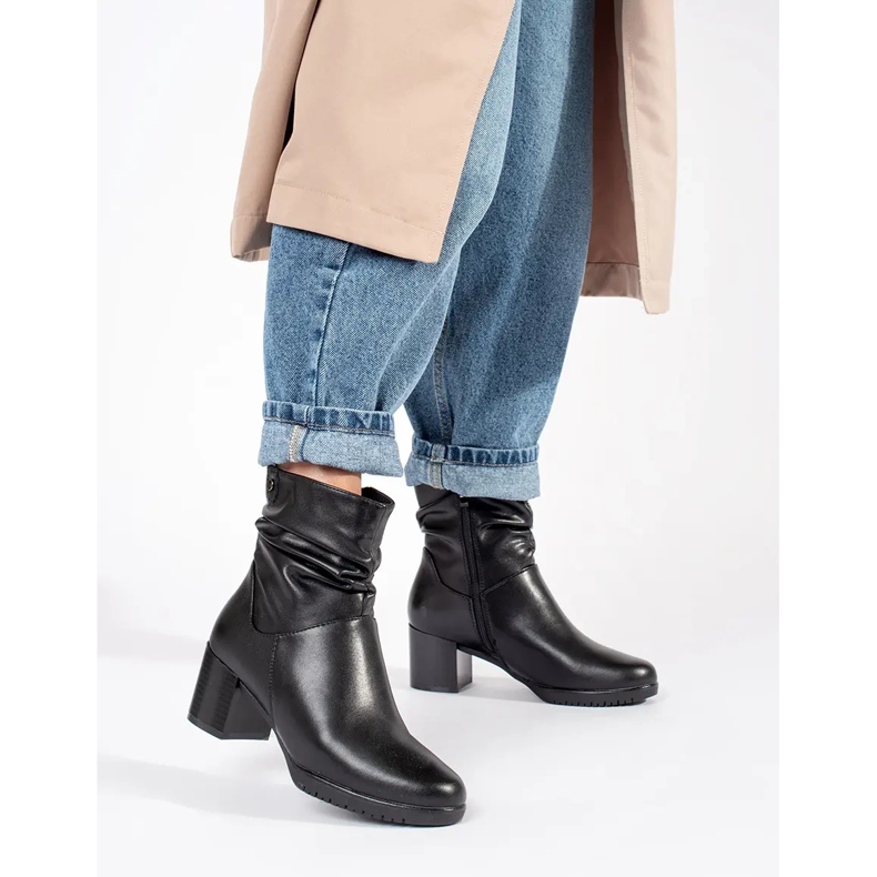 Crne kožne ženske gležnjače s gornjim dijelom na volane marke Sergio Leone crna 1