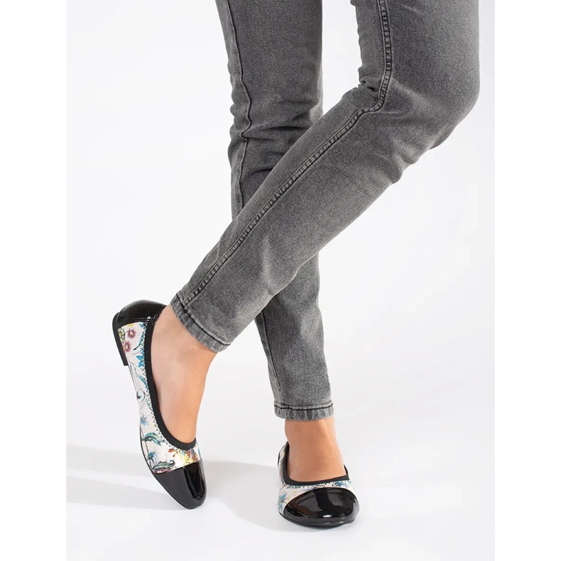 Goodin Balerinke s cvjetnim uzorkom i lakiranim vrhom crna 2