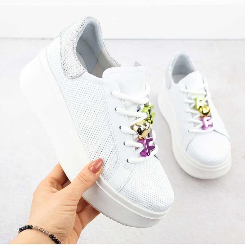 Kožne cipele na gustom perforiranom potplatu bijelom Filippo DP6793 bijela 1