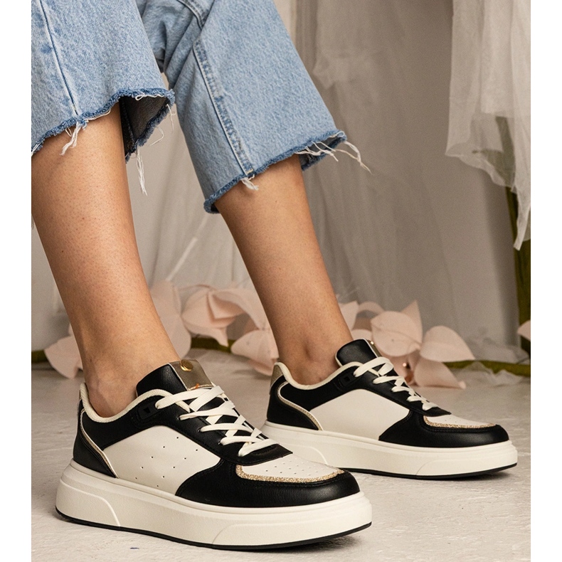 Crne tenisice za žene s blistavim dodatkom crno 1