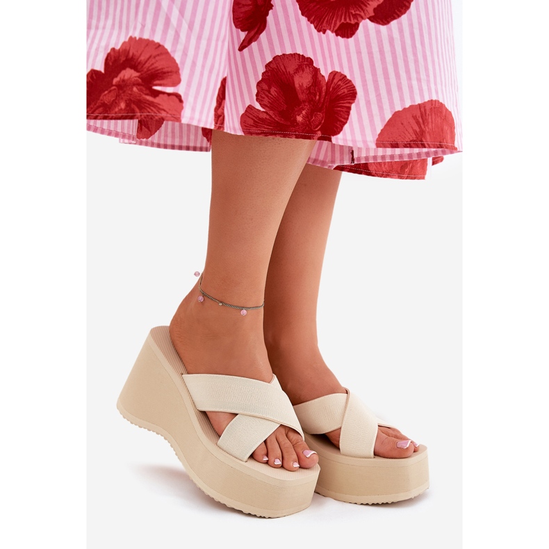 Ženski klip na klinu i platformi bež 2