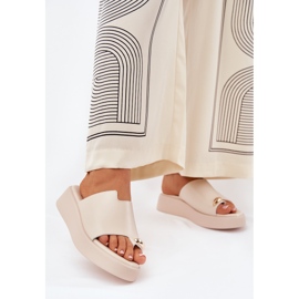 Ženski klip na platformi i niski klinovi s ukrasnim detaljima bež 2