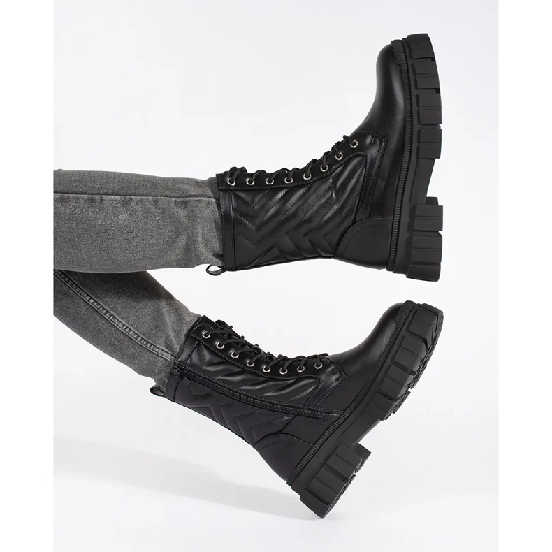 Traperi s prošivenim uzorkom crno 2