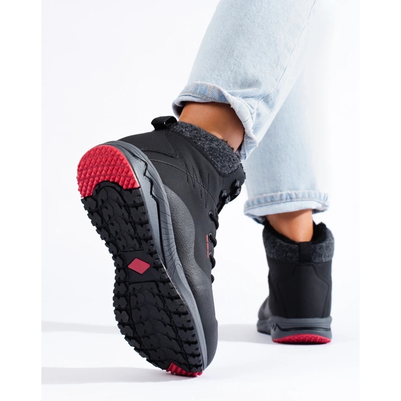 DK Ženske visoke trekking čizme s izolacijom crna 1