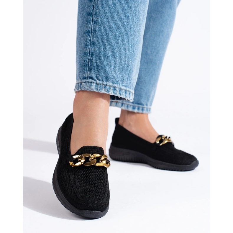 Ženski natikač od udobnog materijala s lancem crni Shelovet crna 1