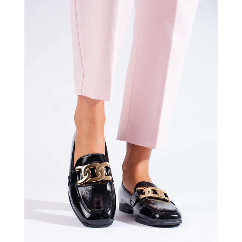 Ženske lakirane crne cipele s lancem Shelovet crno 2