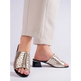 Zlatne ženske papuče ažur na nisku petu Shelvt zlatna 2