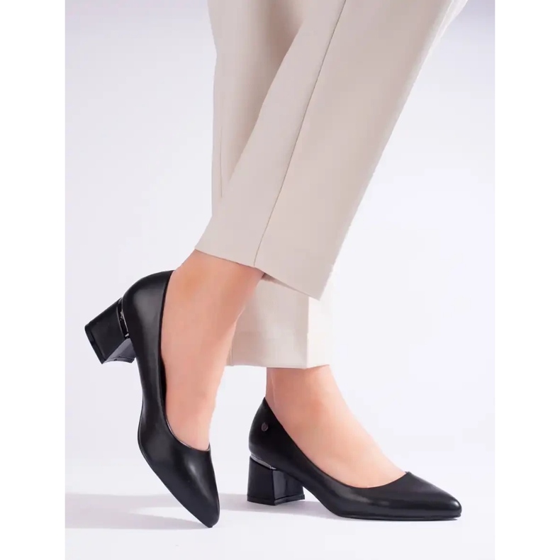 Ženske cipele na nisku petu crne Vinceza crno 1