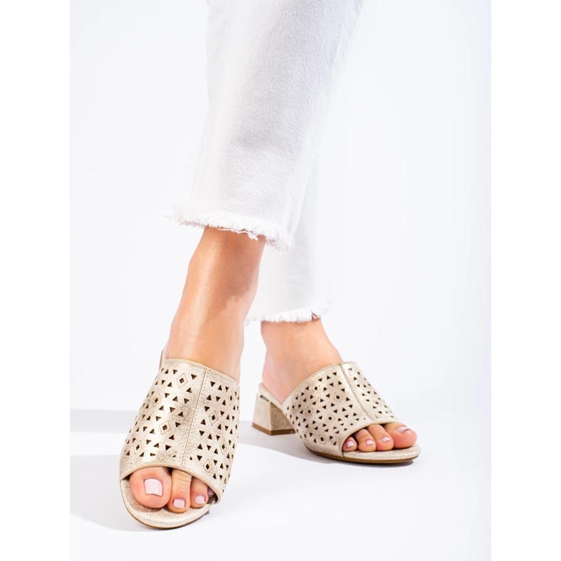 Openwork Golden Flip Plops na niskom metalnom postu zlatni 1