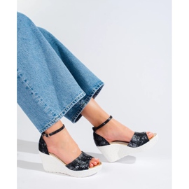 Crno-bijele ženske sandale na wedges marke Shelovet crna 2