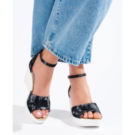 Crno-bijele ženske sandale na wedges marke Shelovet crna 1