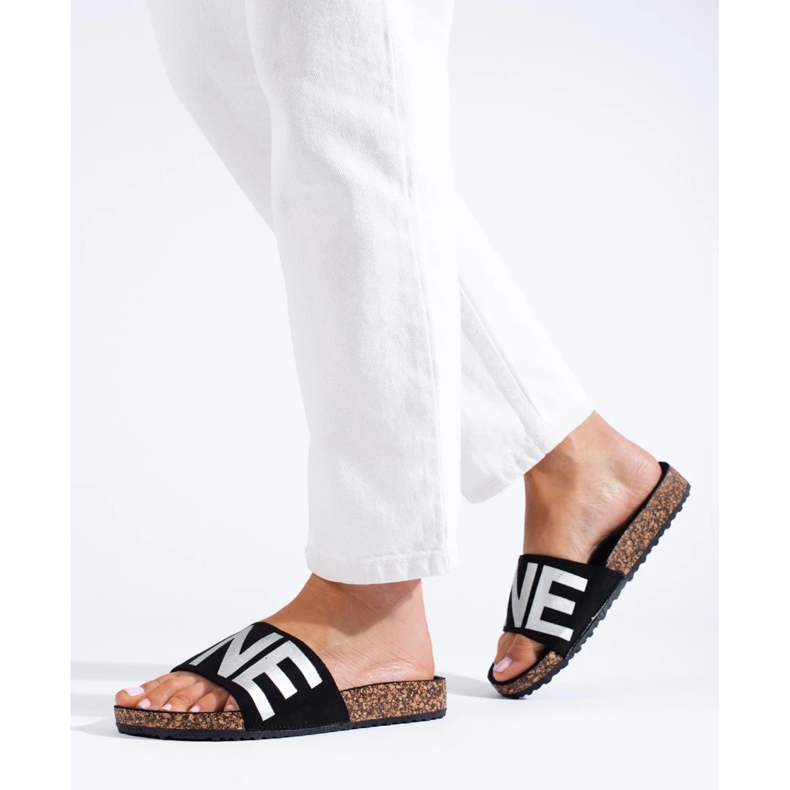 Crne japanke sa srebrnim slovima na kapi iz Sheloveta crna 1