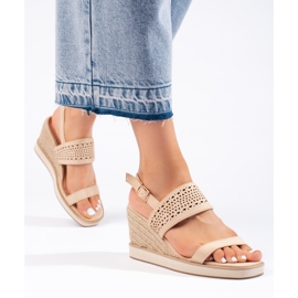 Bež ženske sandale na klin 2