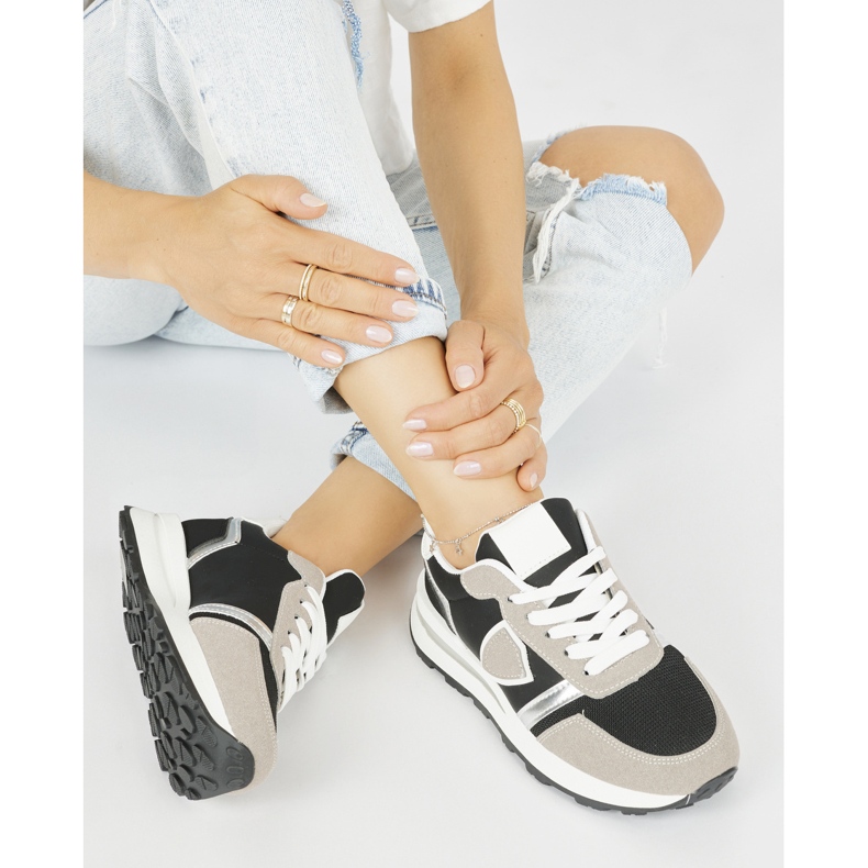 Ženske sportske cipele crne i bež boje crno 2