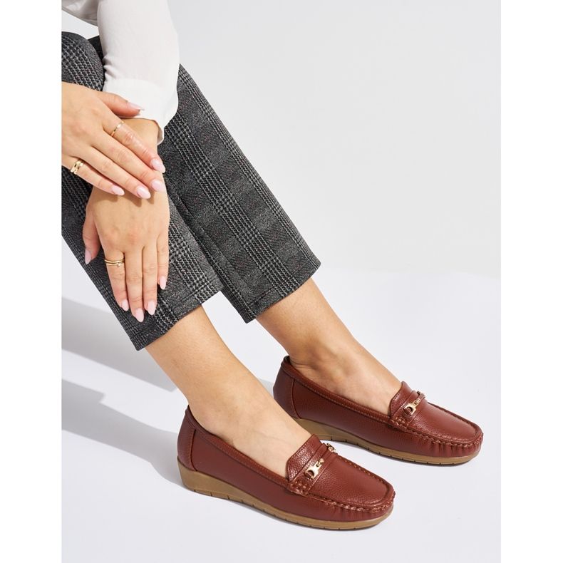 Smeđe ženske mokasine s ukrasom smeđa 1