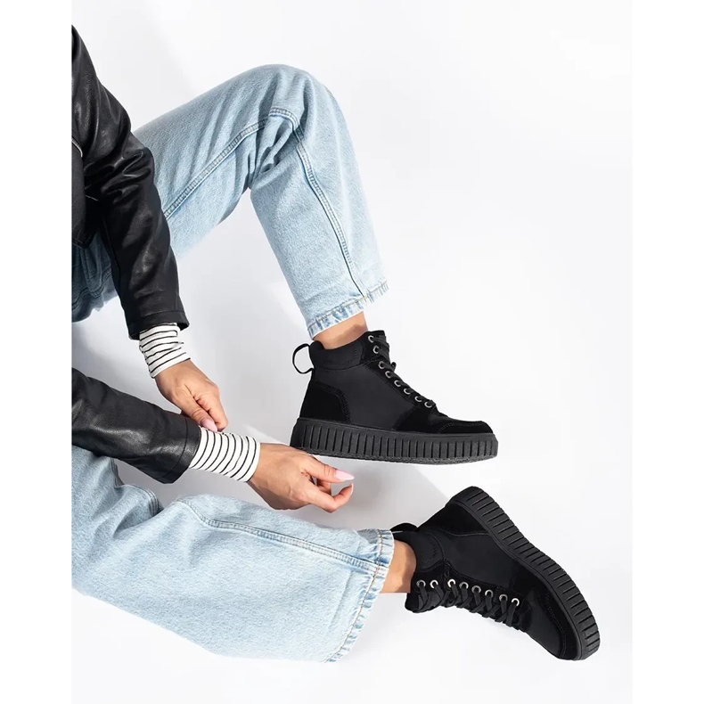 Crne čizme od prirodne kože sa debelim reljefnim đonom crna 2