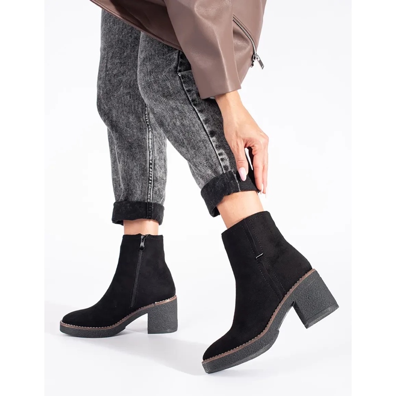 Crne čizme od brušene kože na stupu crna 1