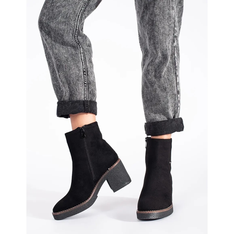 Crne čizme od brušene kože na stupu crno 2