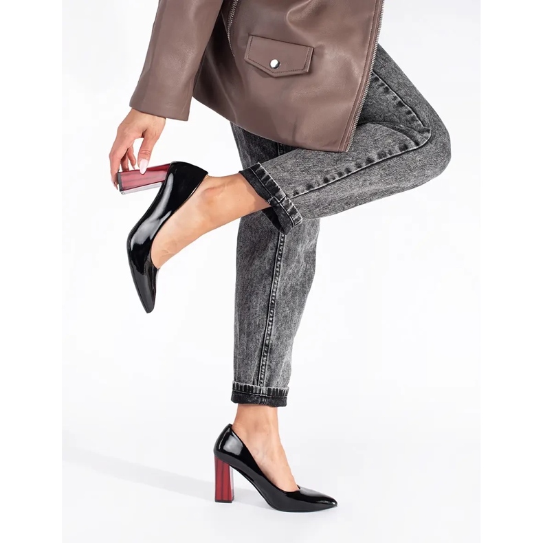 Elegantne lakirane crne cipele s visokom petom crna 1