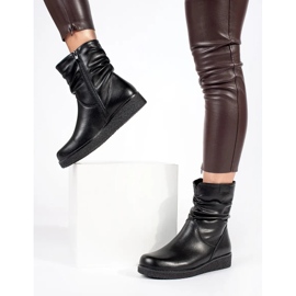 Sergio Leone Crne kožne ženske gležnjače na nisku platformu s naboranim gornjištem od Sergia Leonea crna 1