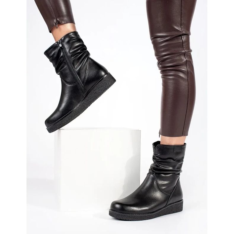 Sergio Leone Crne kožne ženske gležnjače na nisku platformu s naboranim gornjištem od Sergia Leonea crna 1