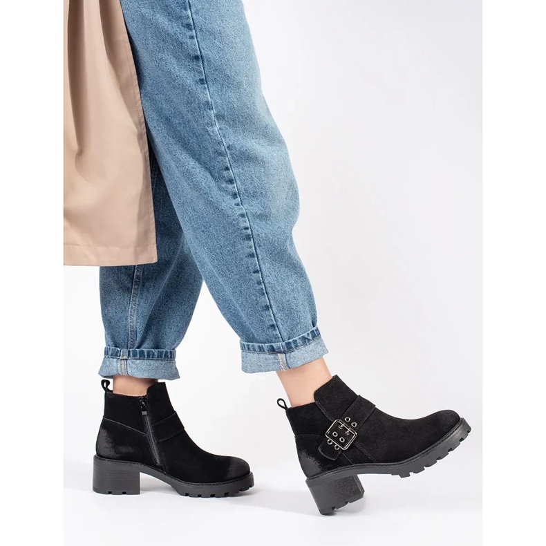 Crne ženske gležnjače na visoku petu od prirodne nubuk kože s ukrasnom kopčom Sergio Leone crno 1