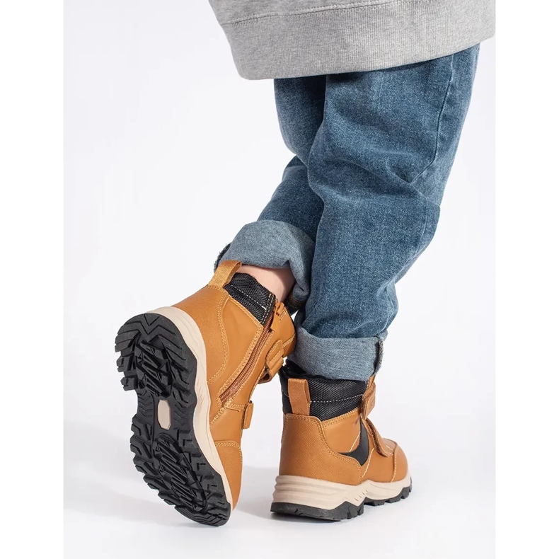 Izolirane dječačke gležnjače s čičkom smeđa 1