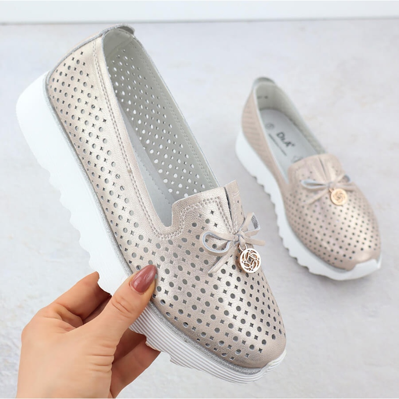 Ženske otvorene kožne cipele Złote S. Barski LR51-631 zlatni 1