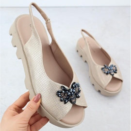 Ženske sandale na platformi perforirale su metalik zlatni Potocki SZ12610 1