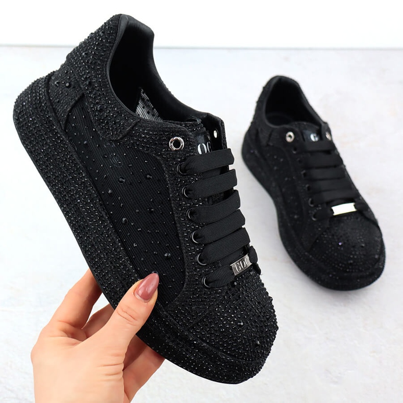 Ženske cipele s cirkonima na platformi Black Goe NN2N4021 crno 1