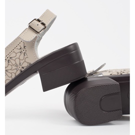 Goodin Bež boje sandale s niskim sjedom 1