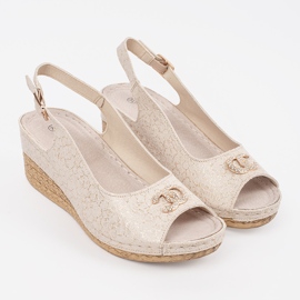 Goodin Bež klinaste sandale s kopčom 1