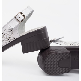 Goodin Bijelo obojene sandale s niskim udjelom u obliku slova bijela 1