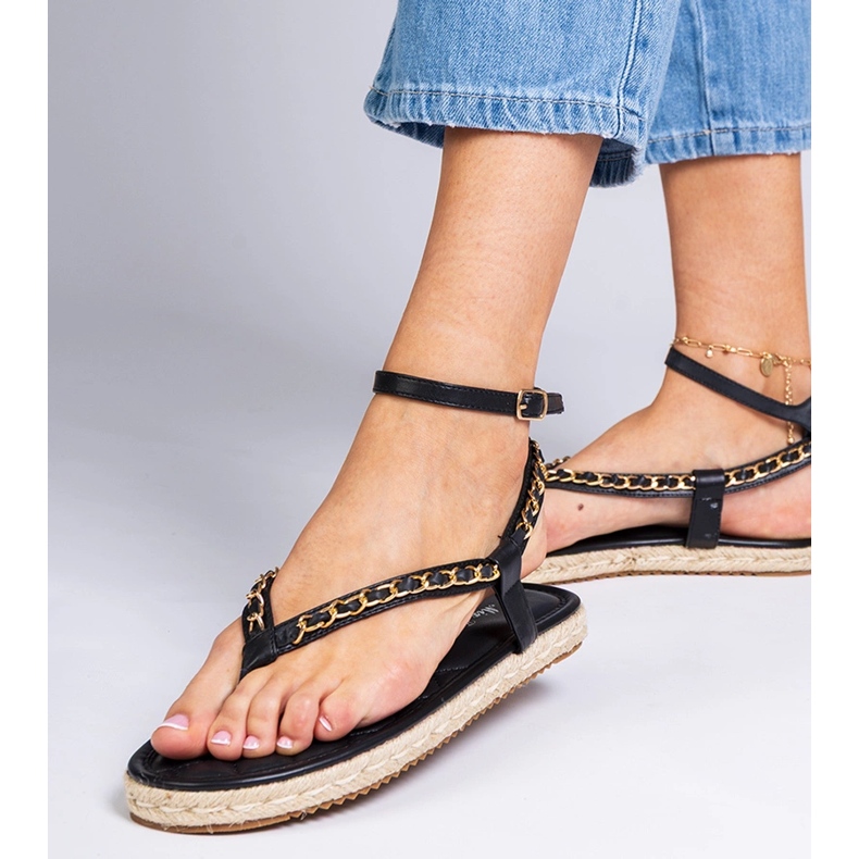 Crne sandale ukrašene lancem crna 1