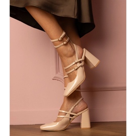 Lakirane bež cipele s visokom petom 1