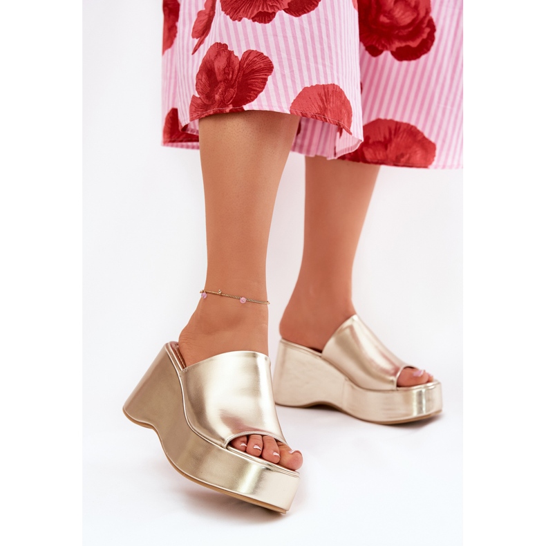 Eko kožne ženske papuče na platformi i zlatni klinovi zlatna 2