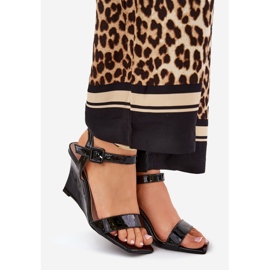 Oslikane ženske sandale na klinovima crne crno 1