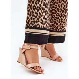 Oslikane ženske sandale za gole klinove bež 2