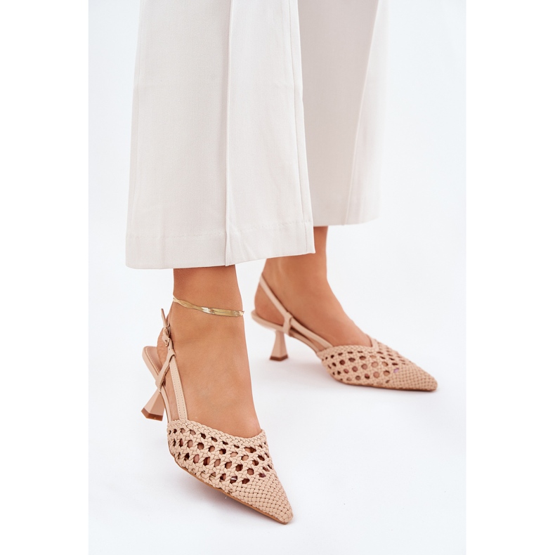 Hinques s šiljastim nožnim prstom i beigeed petom bež 2