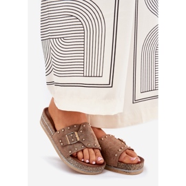 Ženske papuče na platformi s kopčom i kakinim klinovima bež 1