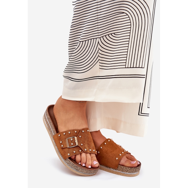 Ženski prelepozi na platformi s stezaljkama i kamilicama smeđa 1